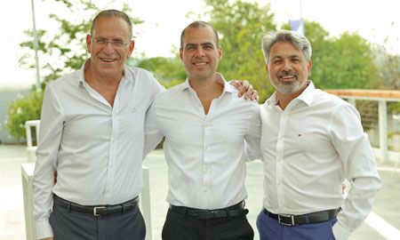 מימין: מישל פרז