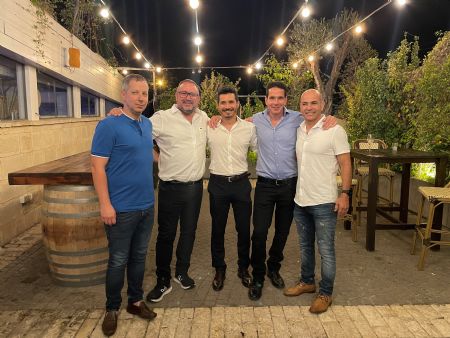 מימין: מורן סיטון - מנכ"ל ארבע עונות, עידן כץ - מנכ"ל נטו תכנון פיננסי, נדב שוורץ - משנה למנכ״ל נטו תכנון פיננסי, אילן בן-ישי - יו"ר נטו תכנון פיננסי, דייב לובצקי - מנכ"ל IBI | צילום: נטו תכנון פיננסי